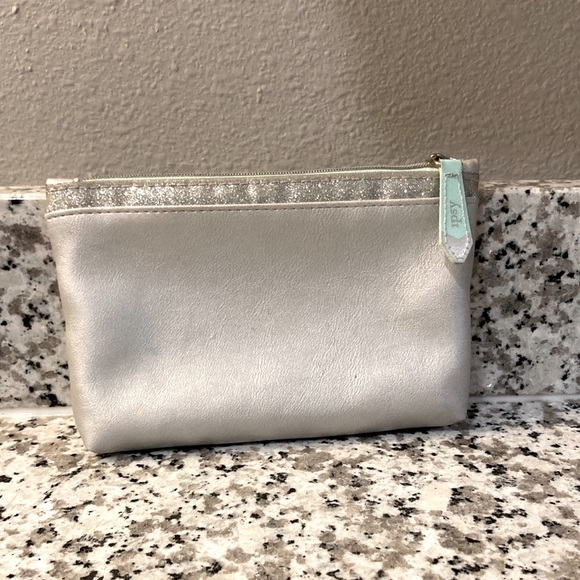 ipsy Handbags - Ipsy Clutch Bag